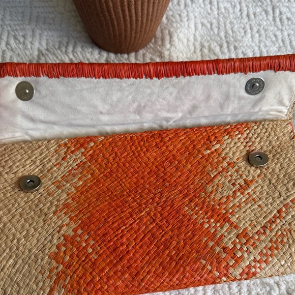 NWOT Mar Y Sol Elegant Cream Wristlet - Picture 4 of 7